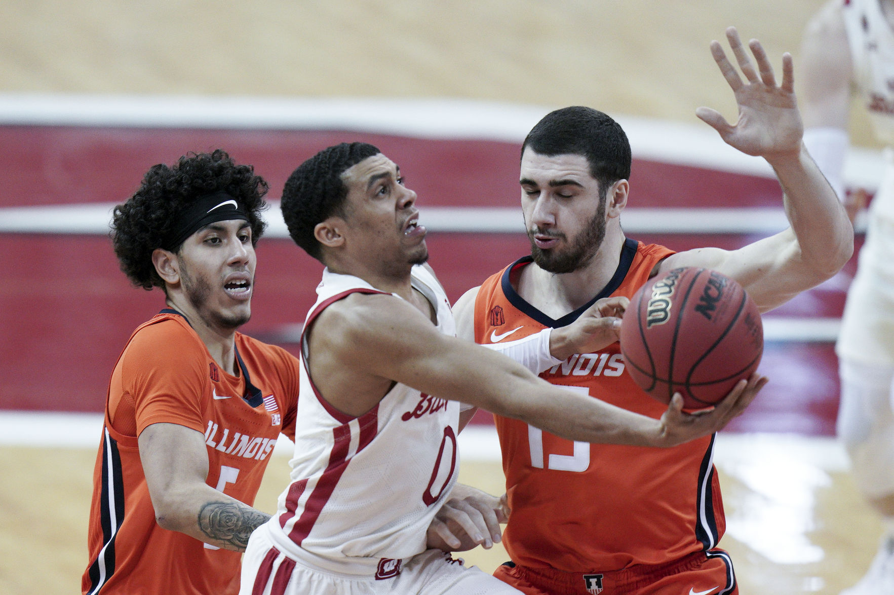 Illinois 74, UW 69